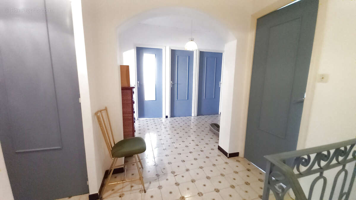 Commerce à LE POUJOL-SUR-ORB