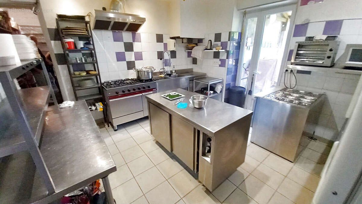 Commerce à LE POUJOL-SUR-ORB