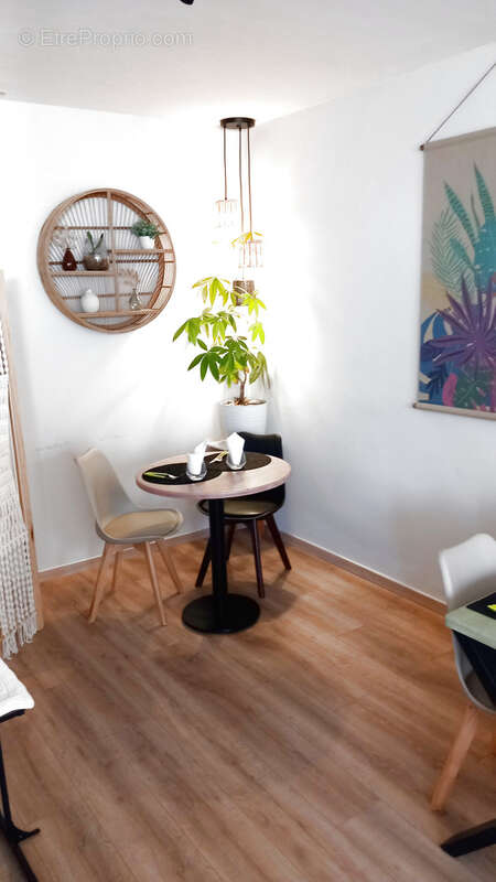 Commerce à LE POUJOL-SUR-ORB