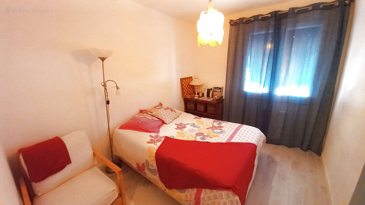 Commerce à LE POUJOL-SUR-ORB