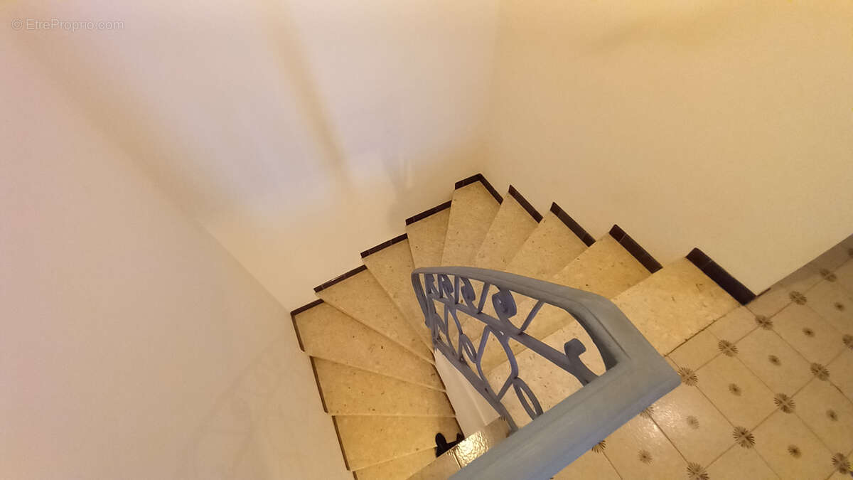 Commerce à LE POUJOL-SUR-ORB