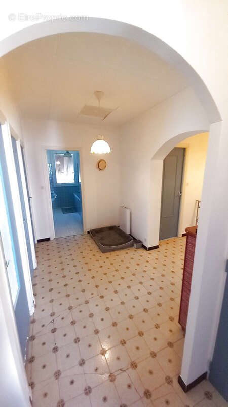 Commerce à LE POUJOL-SUR-ORB