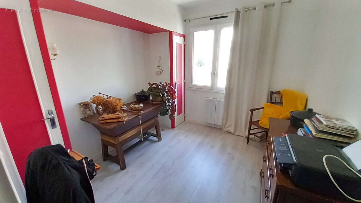 Commerce à LE POUJOL-SUR-ORB