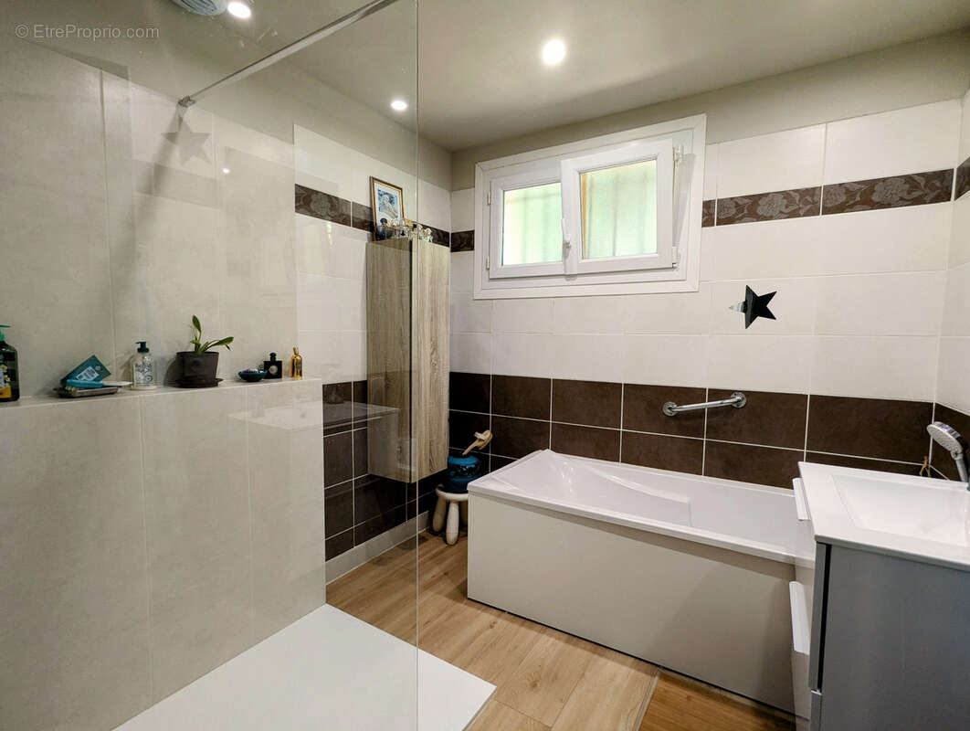 Maison à LAMALOU-LES-BAINS