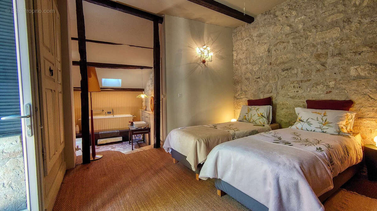 Maison à BAGAT-EN-QUERCY