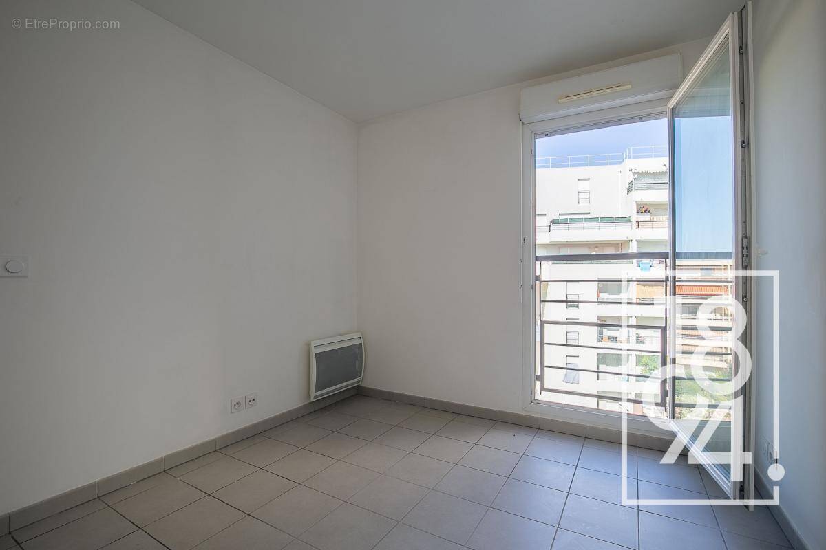 Appartement à MARSEILLE-4E
