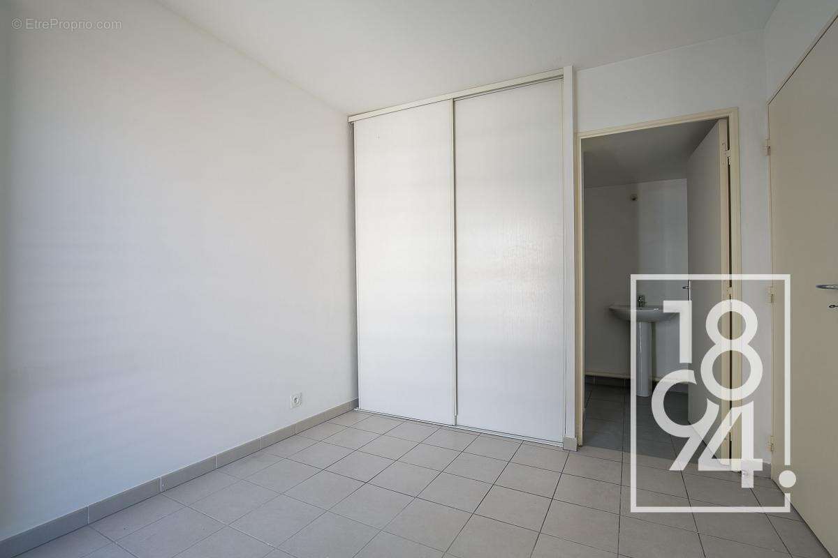 Appartement à MARSEILLE-4E