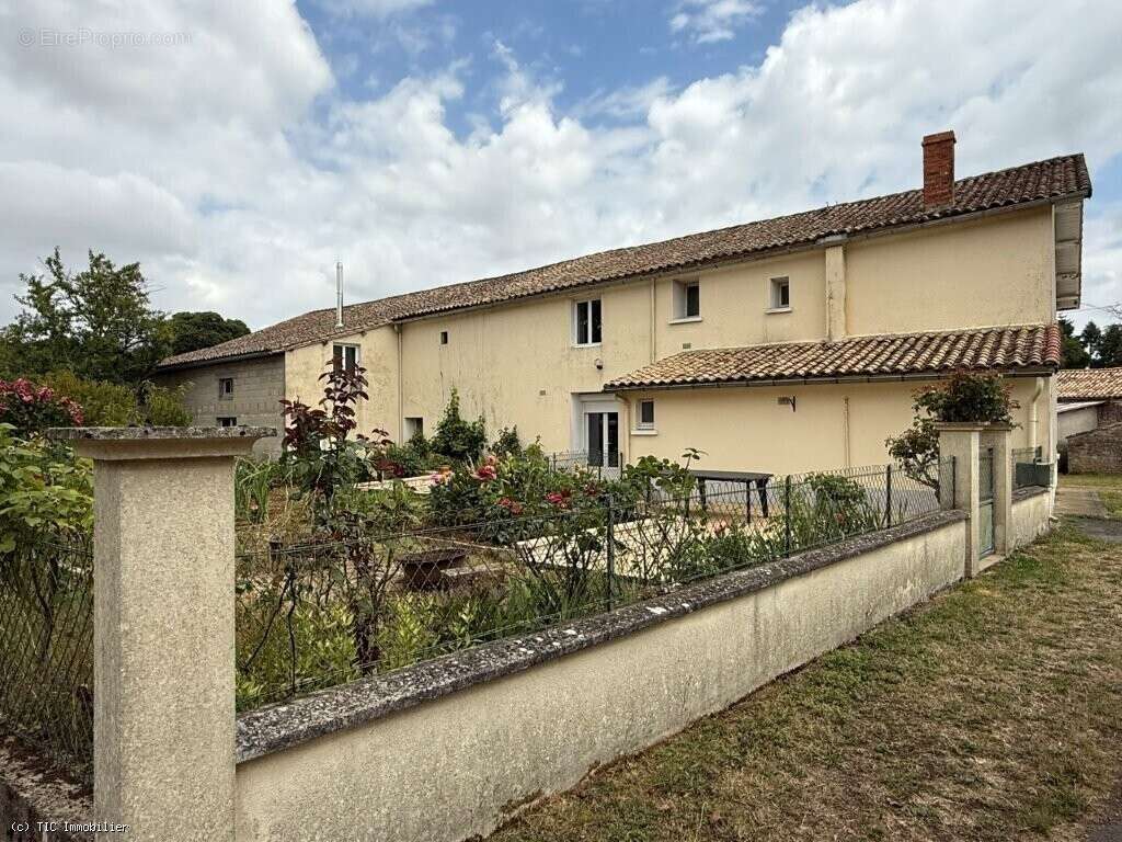 Maison à SAUZE-VAUSSAIS