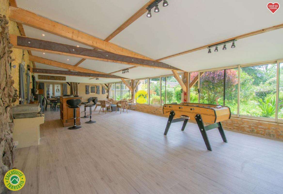 Maison à SAINT-CHAMASSY