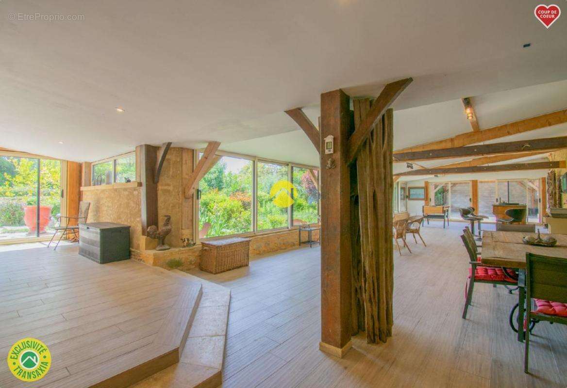 Maison à SAINT-CHAMASSY