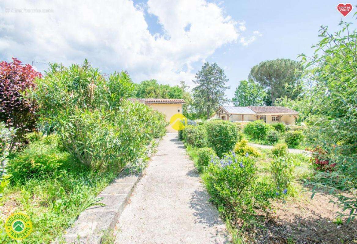 Maison à SAINT-CHAMASSY