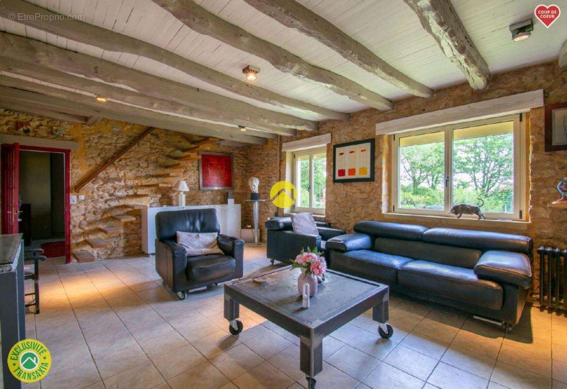 Maison à SAINT-CHAMASSY