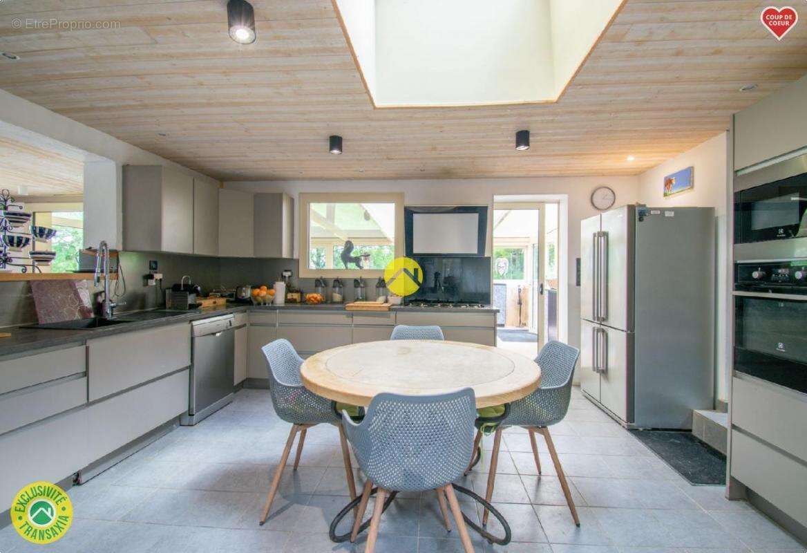 Maison à SAINT-CHAMASSY