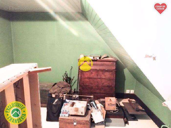 Maison à VIC-SUR-CERE