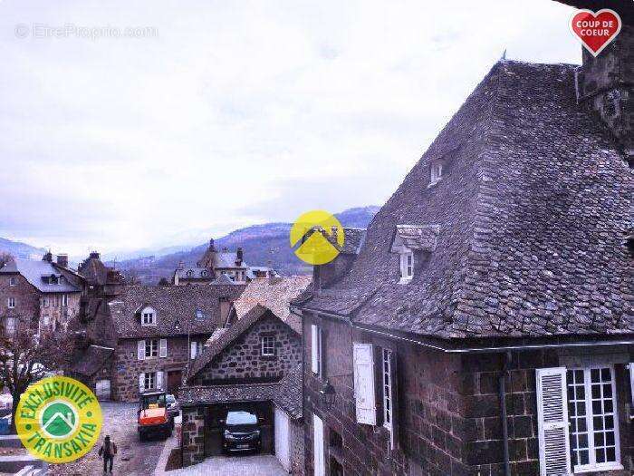 Maison à VIC-SUR-CERE