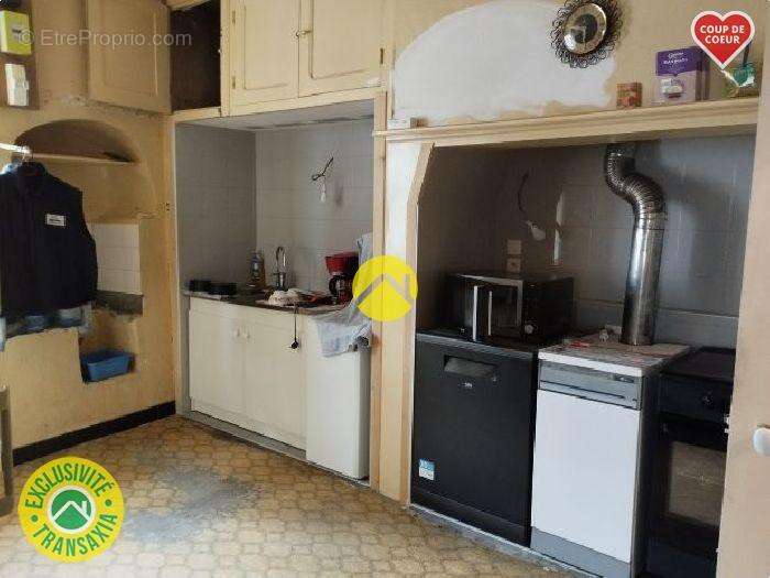 Maison à VIC-SUR-CERE