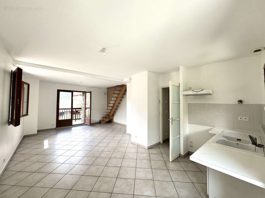 Maison à SAINT-MARTIN-DE-LA-PORTE