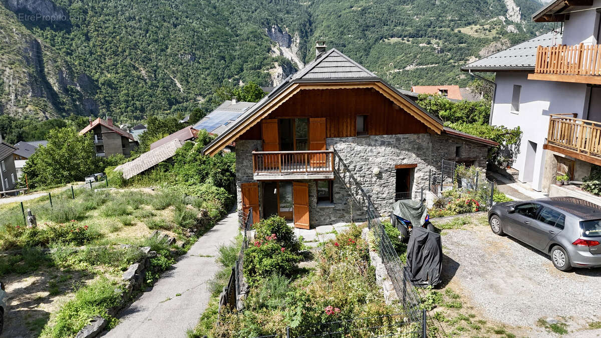 Maison à SAINT-MARTIN-DE-LA-PORTE