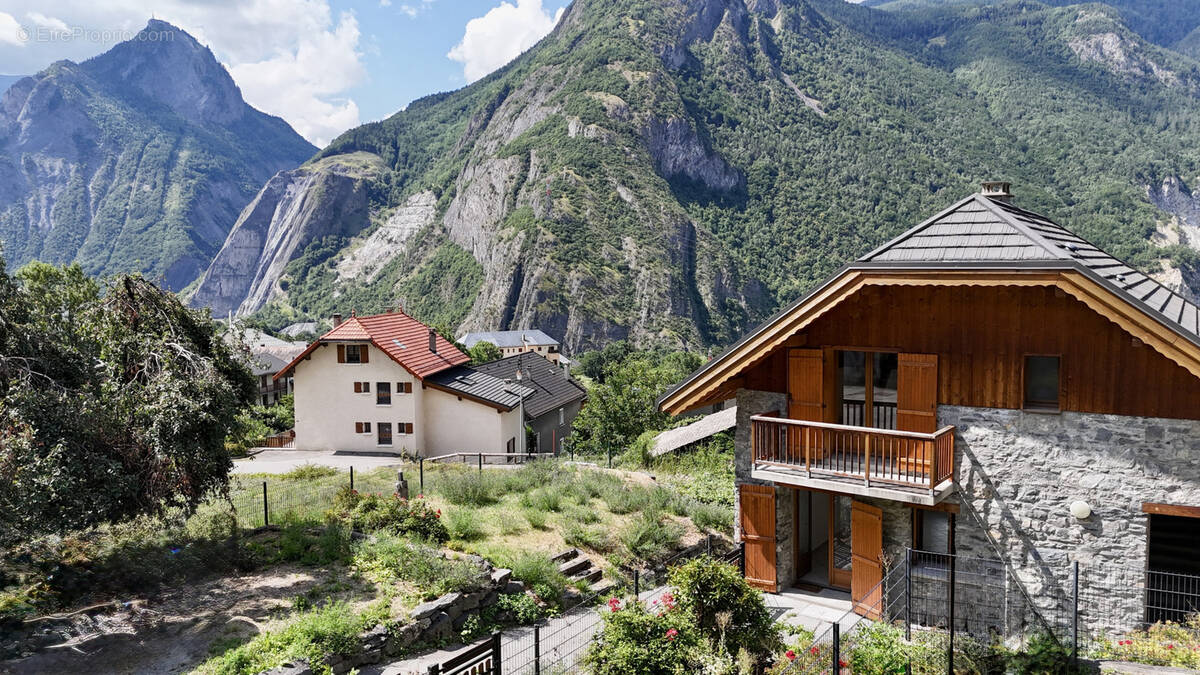 Maison à SAINT-MARTIN-DE-LA-PORTE