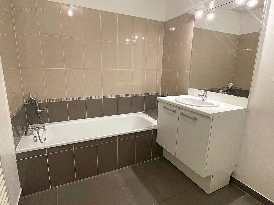 Appartement à MEYZIEU