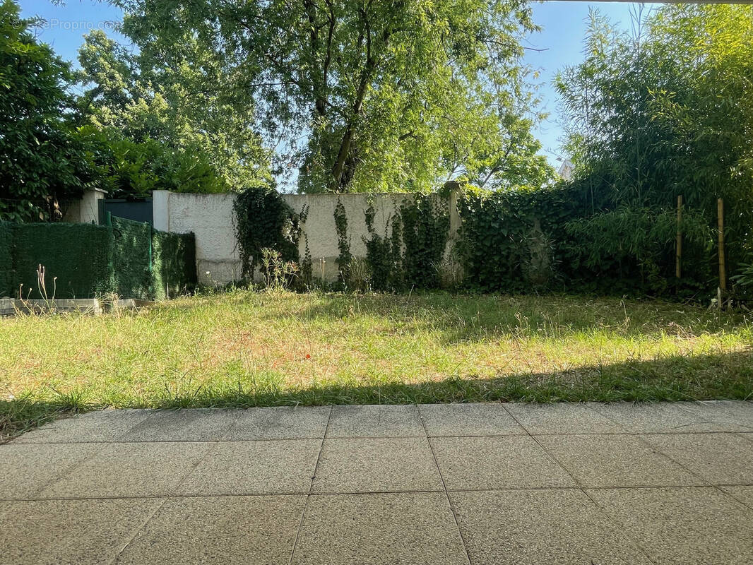 Appartement à MEYZIEU