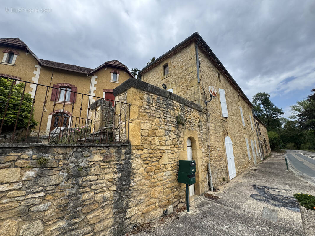 Maison à SAINT-FRONT-SUR-LEMANCE