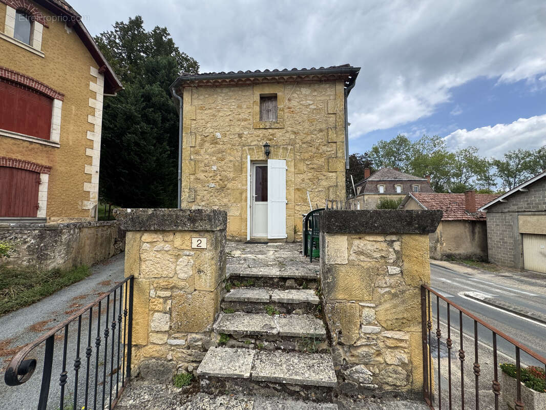 Maison à SAINT-FRONT-SUR-LEMANCE