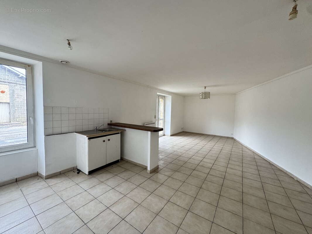 Maison à SAINT-FRONT-SUR-LEMANCE