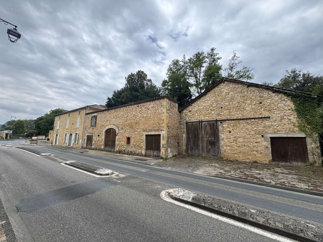 Maison à SAINT-FRONT-SUR-LEMANCE