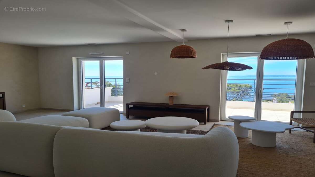 Maison à LES ISSAMBRES