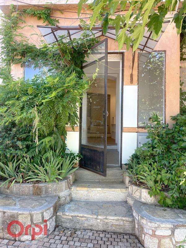 Commerce à LE CASTELLET