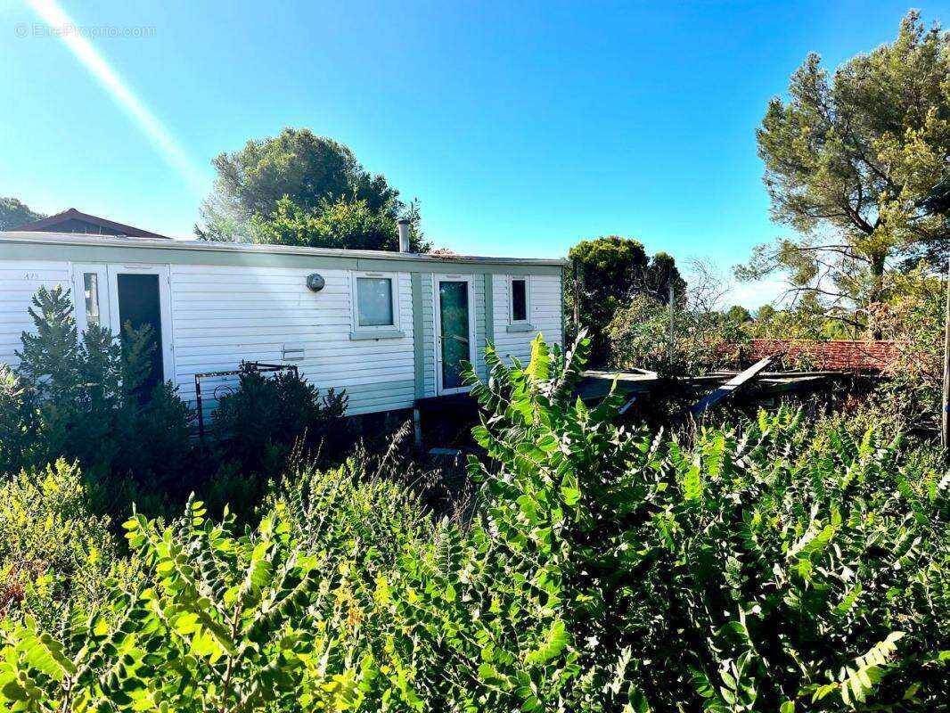 Terrain à LE CASTELLET