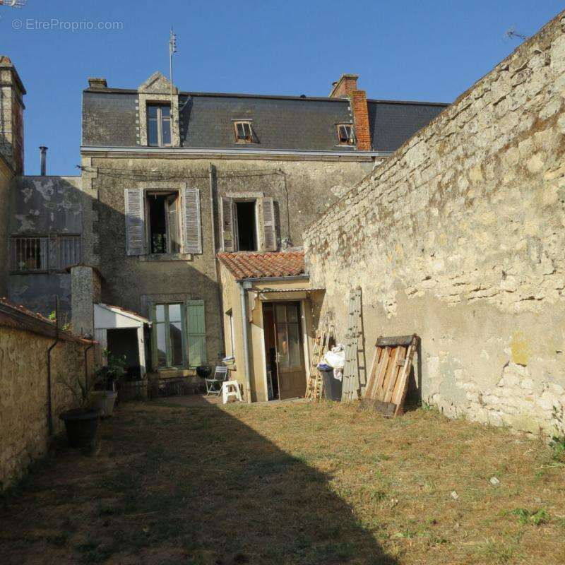 Maison à FONTENAY-LE-COMTE