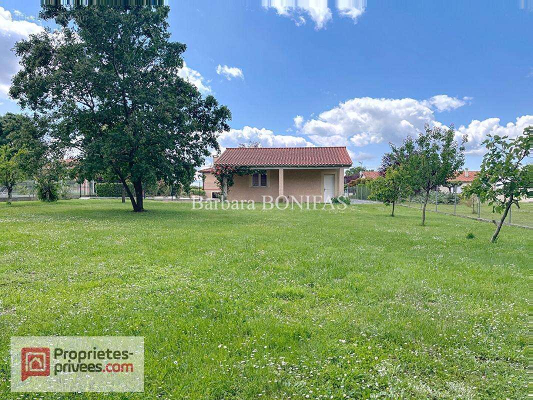 Terrain à SAINT-SULPICE