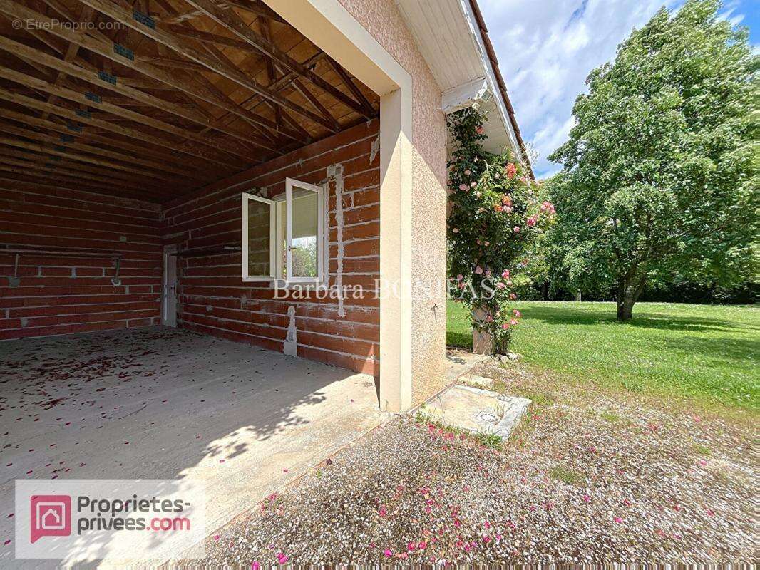 Terrain à SAINT-SULPICE