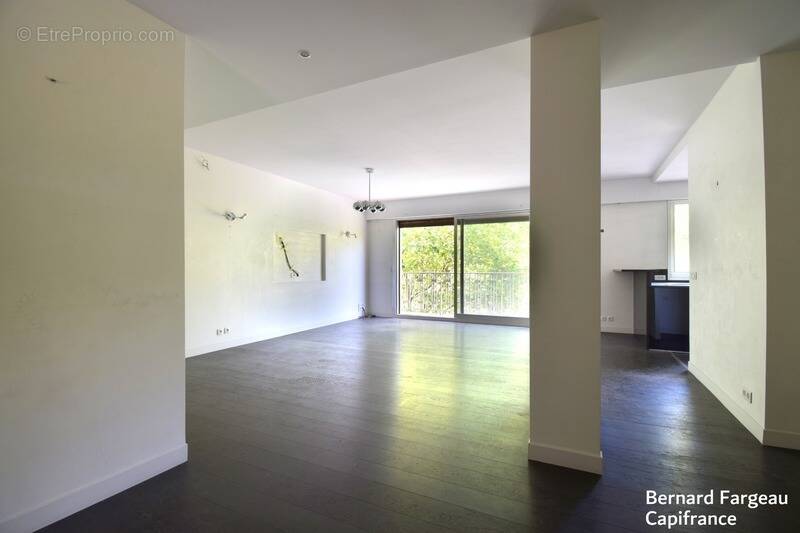 Appartement à PARIS-8E