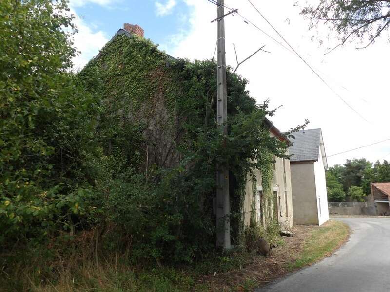Maison à SAINT-MARCEL-EN-MARCILLAT