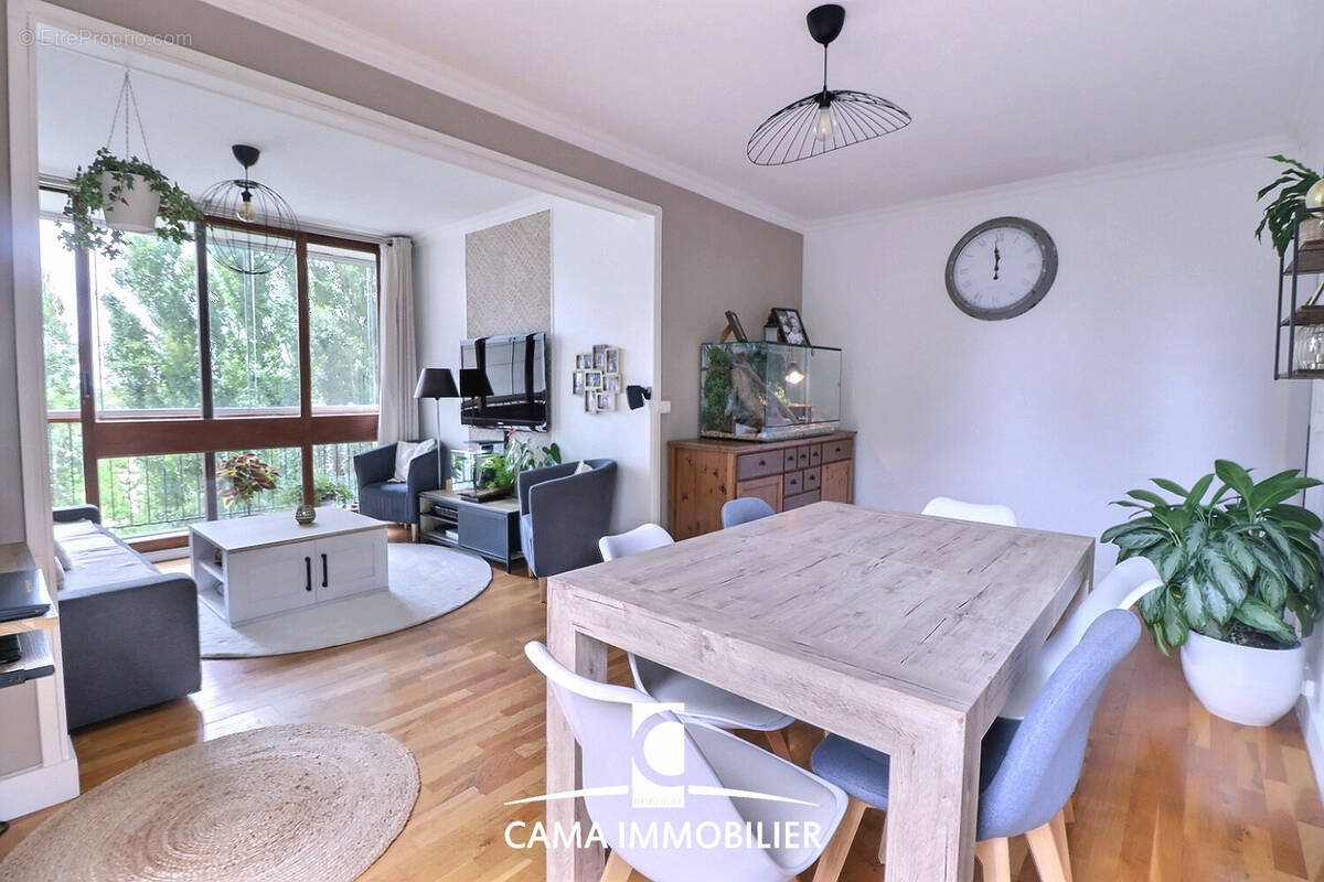 Appartement à FONTENAY-LE-FLEURY