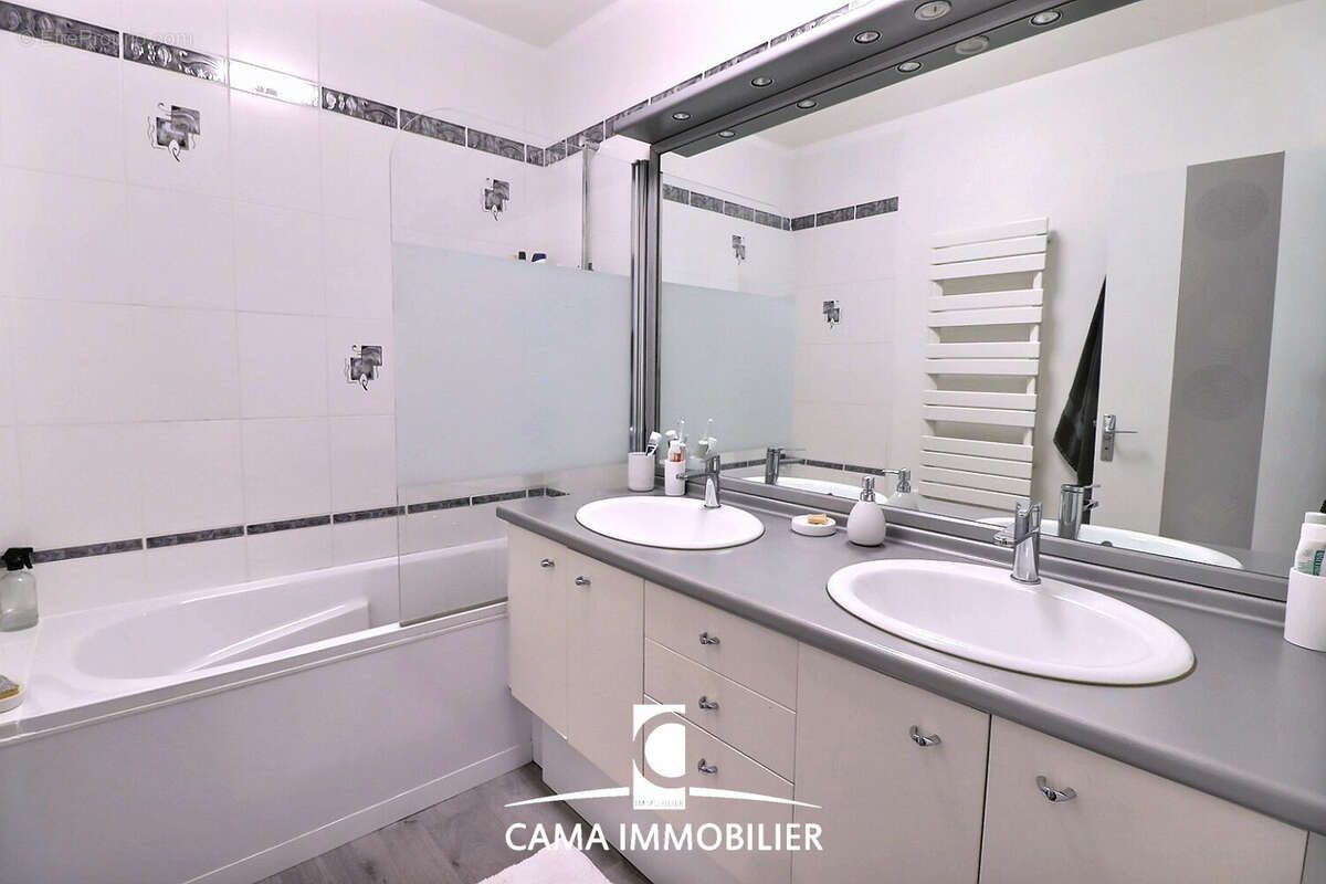 Appartement à FONTENAY-LE-FLEURY