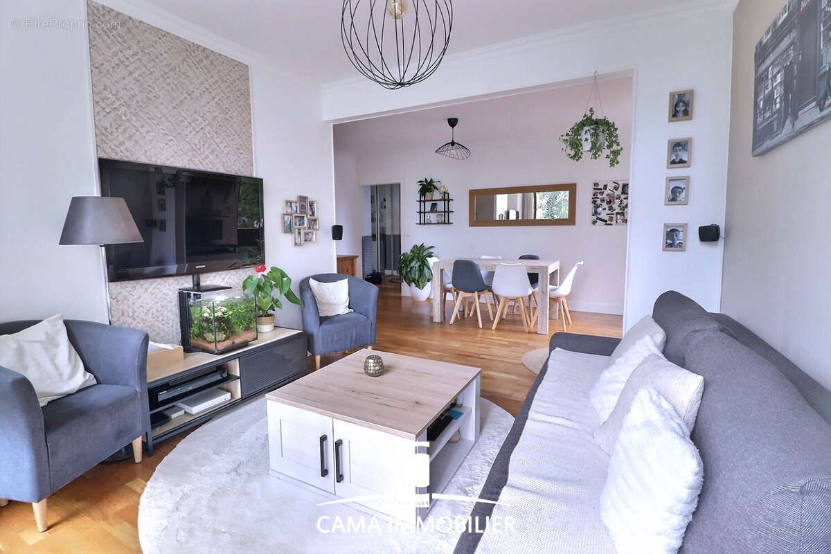 Appartement à FONTENAY-LE-FLEURY