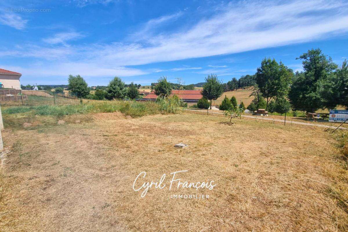 Maison à SAINT-CLEMENT-LES-PLACES