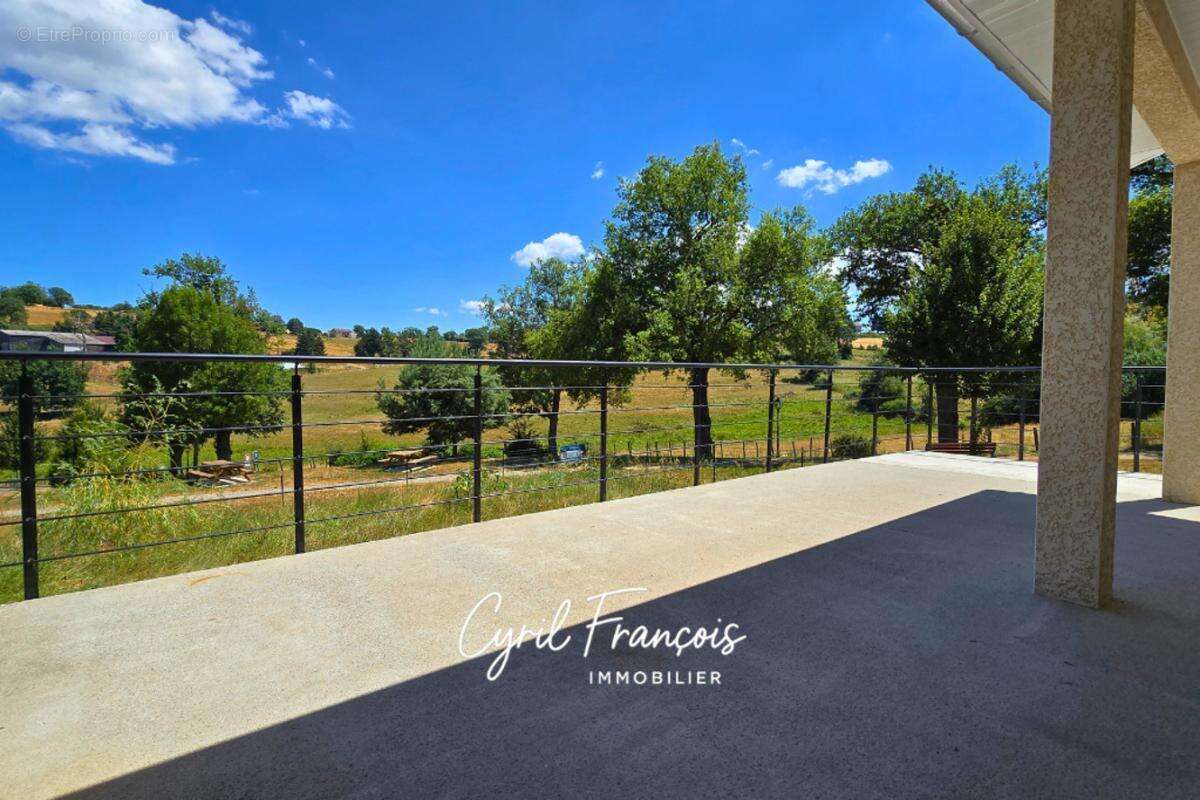 Maison à SAINT-CLEMENT-LES-PLACES