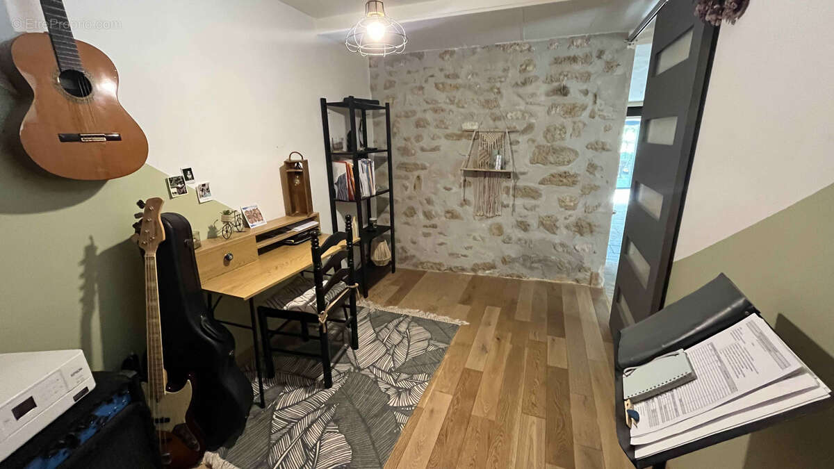 Maison à MONTSEGUR-SUR-LAUZON