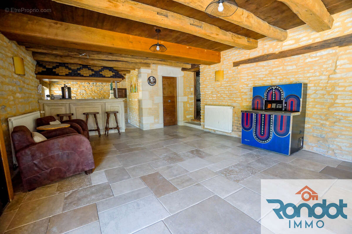 Maison à IS-SUR-TILLE