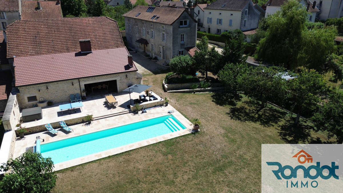 Maison à IS-SUR-TILLE