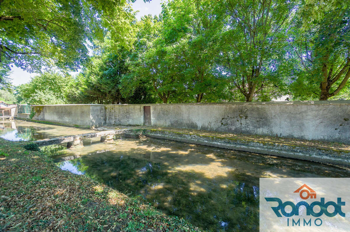 Maison à IS-SUR-TILLE