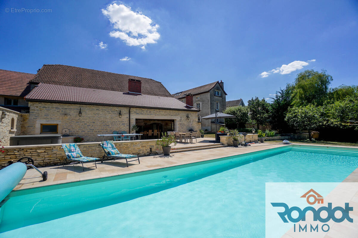 Maison à IS-SUR-TILLE