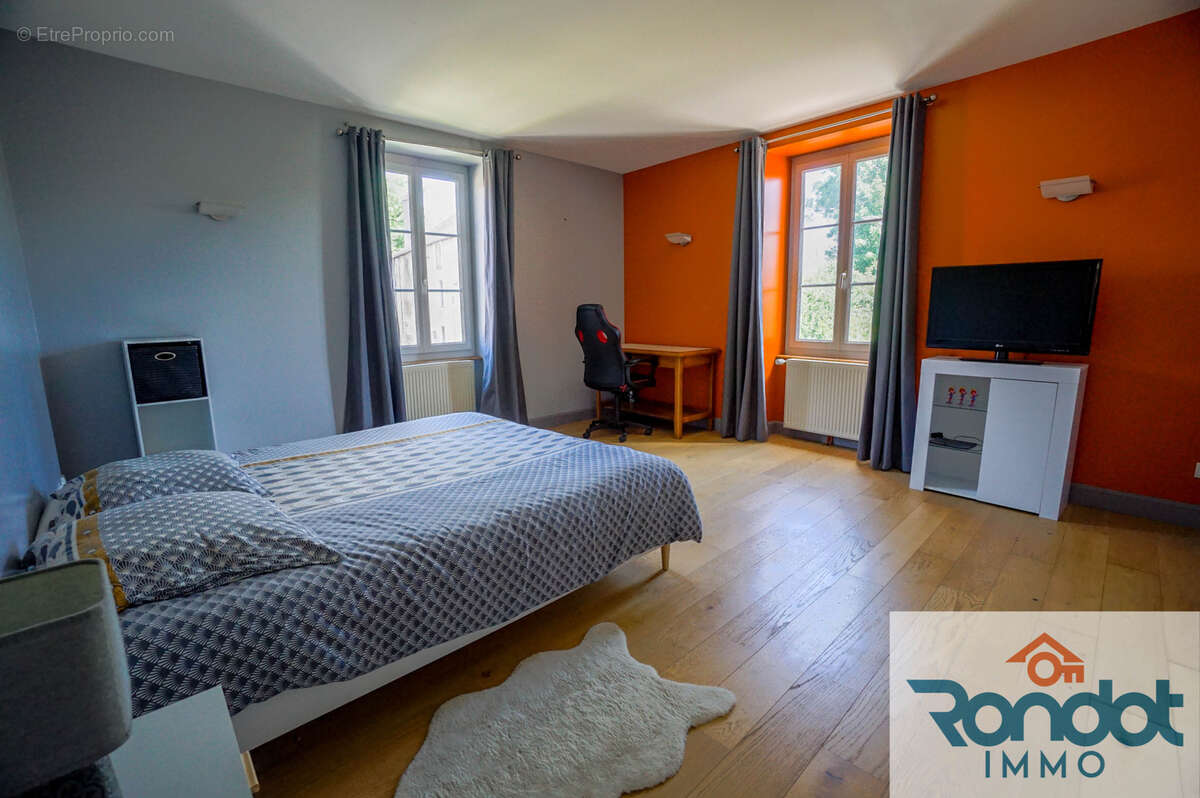 Maison à IS-SUR-TILLE