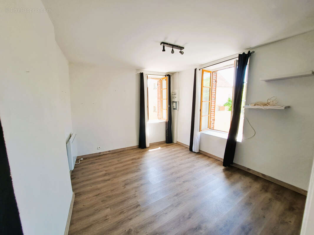 Maison à THORIGNY-SUR-OREUSE