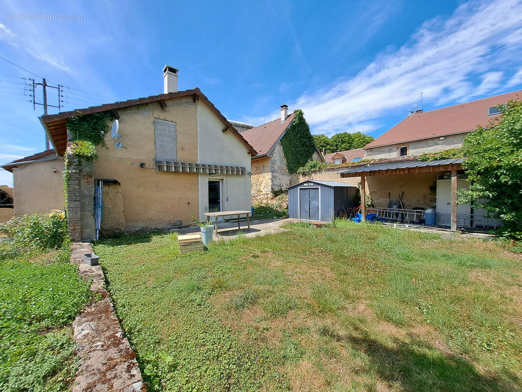 Maison à THORIGNY-SUR-OREUSE